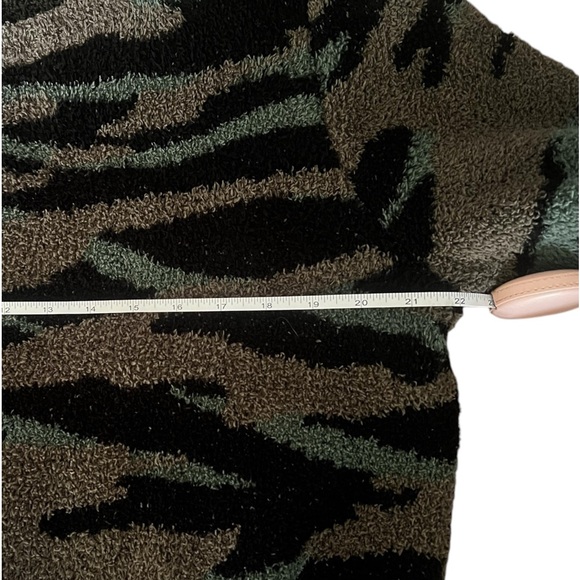 NWOT  Barefoot Dreams CozyChic Zebra PullOver Sweater - Picture 5 of 5